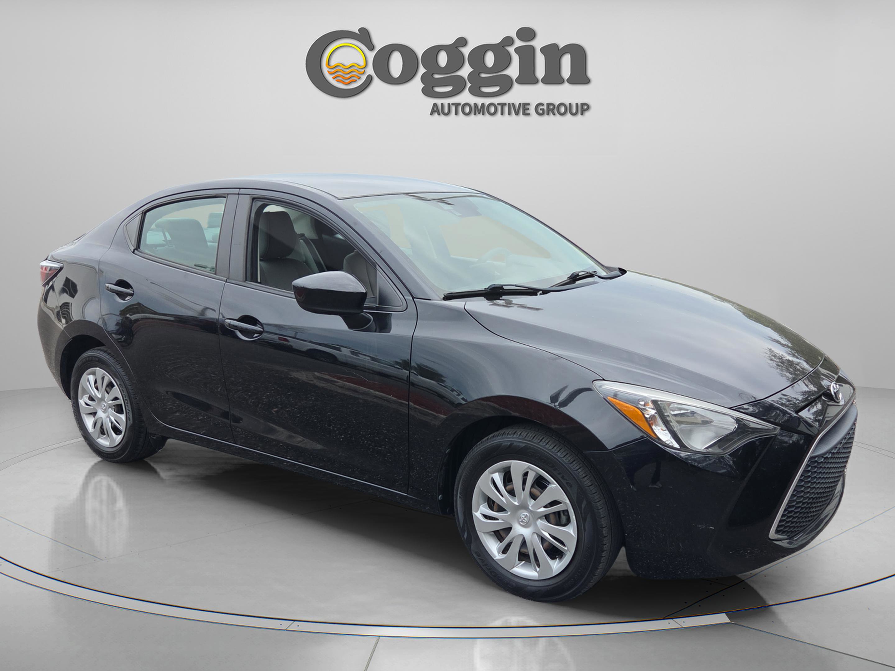 Used 2020 Toyota Yaris L image 8