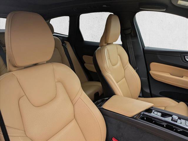Used 2023 Volvo XC60 B5 Ultimate image 20