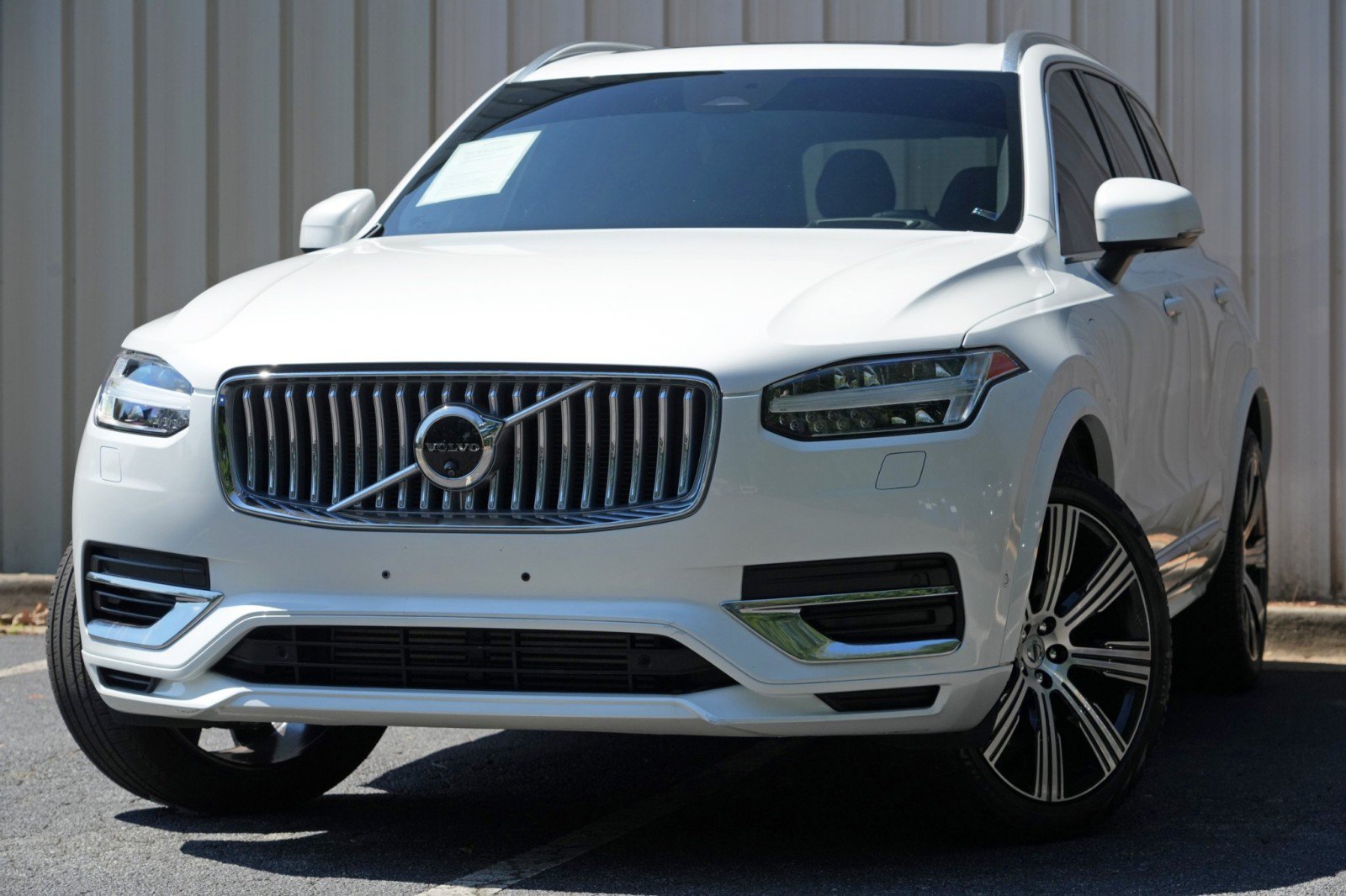 Used 2024 Volvo XC90 T8 Ultimate w/ Protection Package Premier AWD/4WD image 3