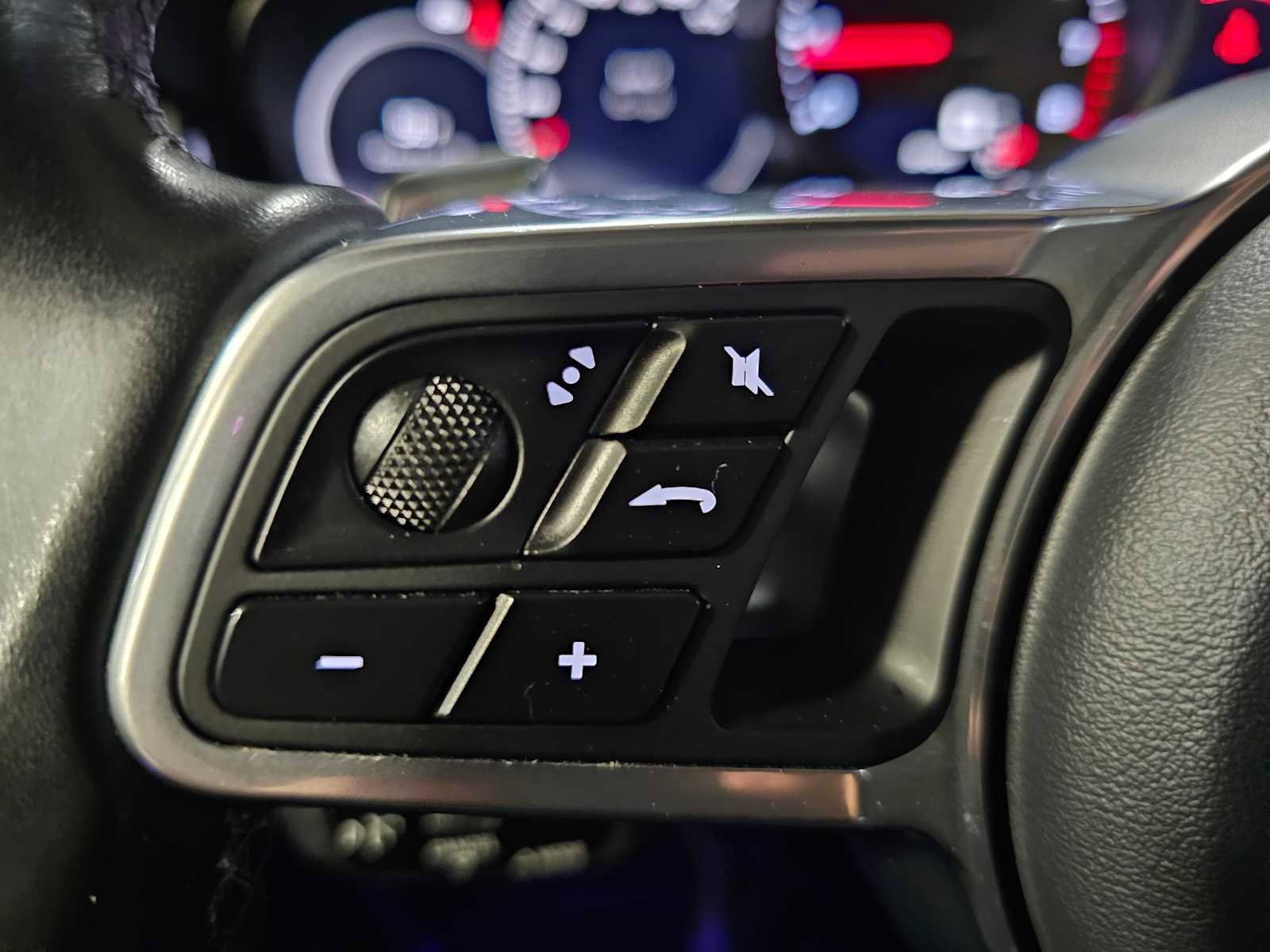 Used 2019 Porsche Cayenne AWD/4WD image 18