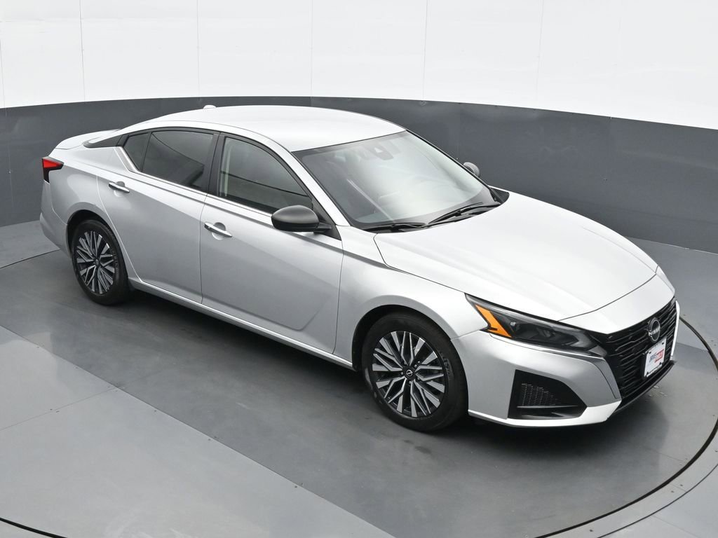 Used 2024 Nissan Altima 2.5 SV image 24