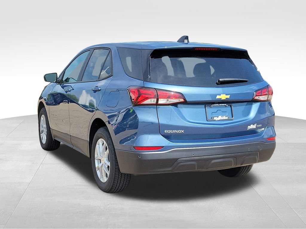 Used 2024 Chevrolet Equinox LS w/ LS Convenience Package AWD/4WD image 4
