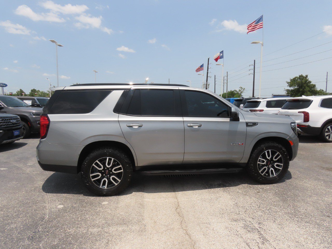 Used 2024 GMC Yukon AT4 w/ Technology Package AWD/4WD image 10
