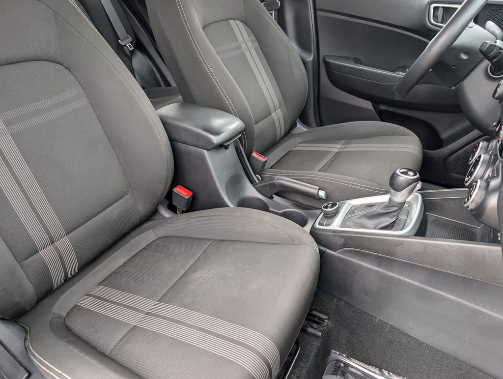 Used 2024 Hyundai Venue SEL image 23