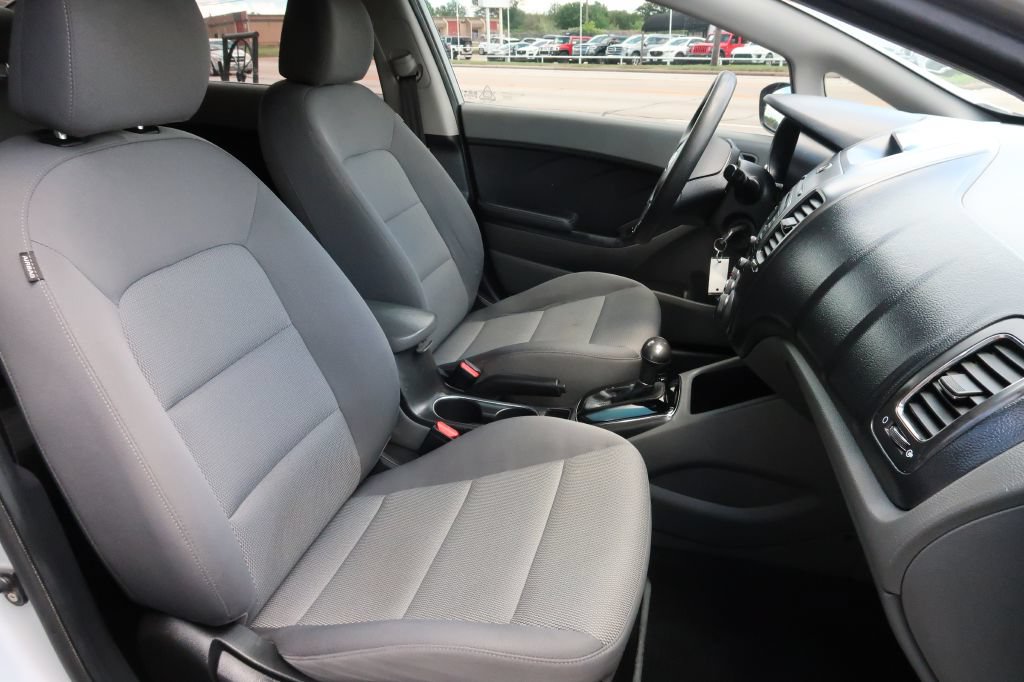 Used 2017 Kia Forte LX FWD image 9