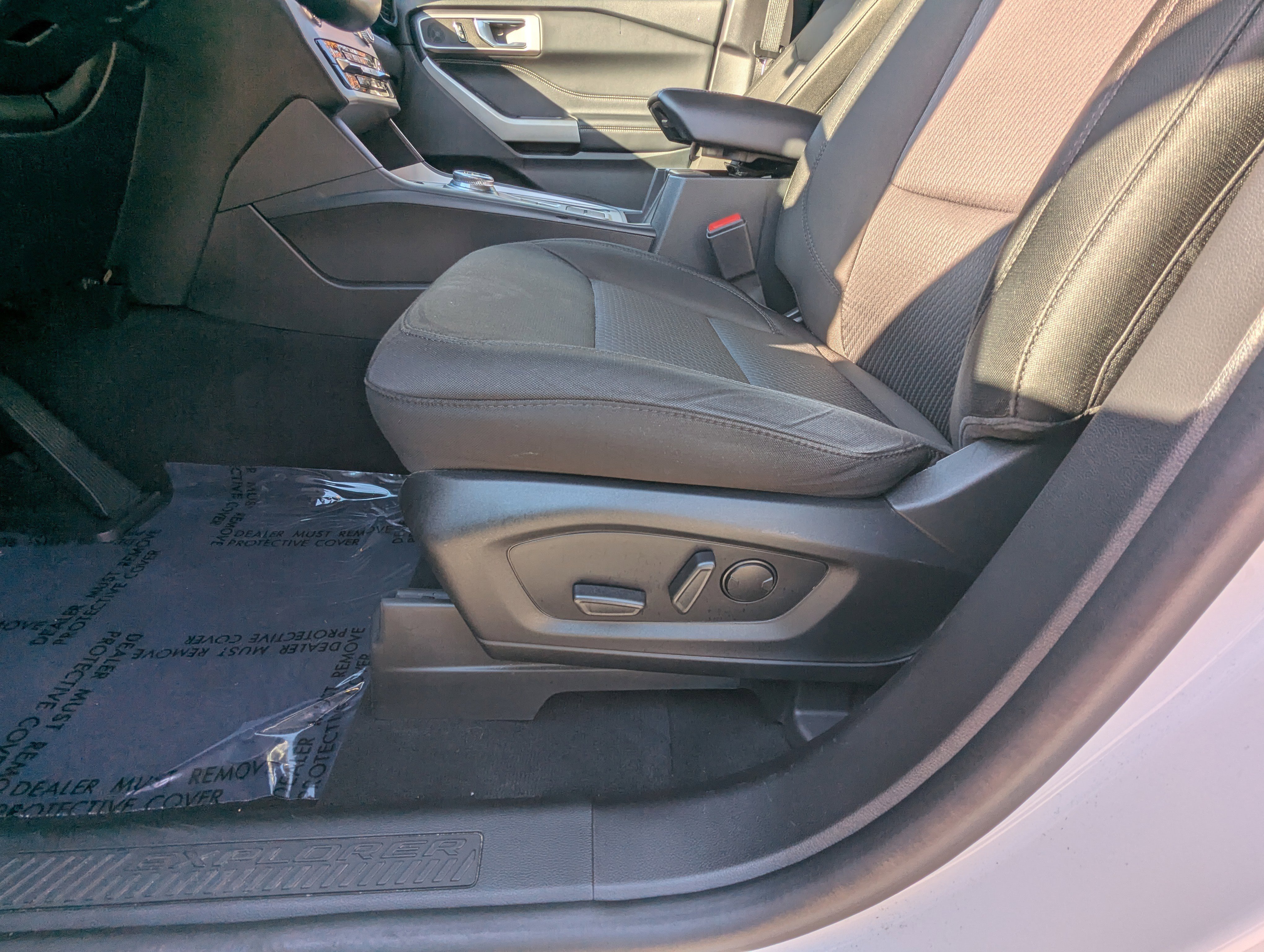 Used 2022 Ford Explorer XLT image 18