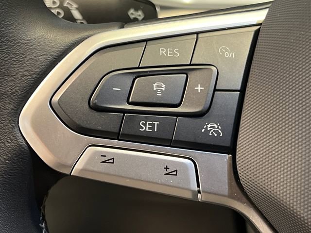 Certified 2025 Volkswagen Taos SE FWD image 20
