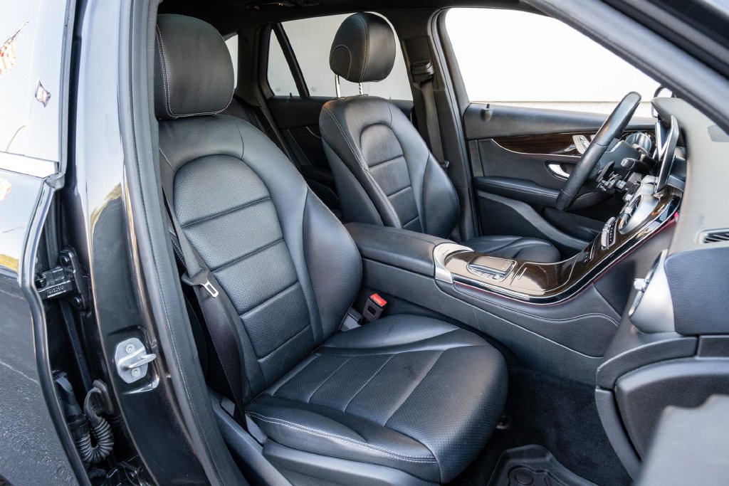 Used 2021 Mercedes-Benz GLC 300 4MATIC image 25