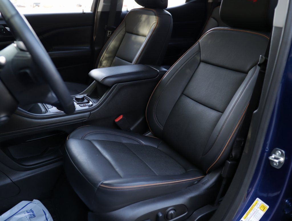 Used 2023 GMC Acadia AT4 image 25