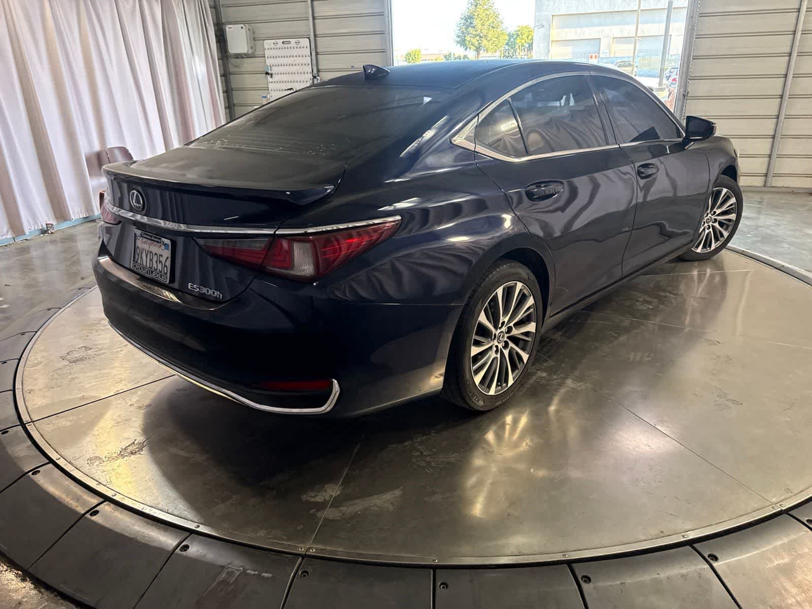 Used 2020 Lexus ES 300h w/ Premium Package FWD image 5