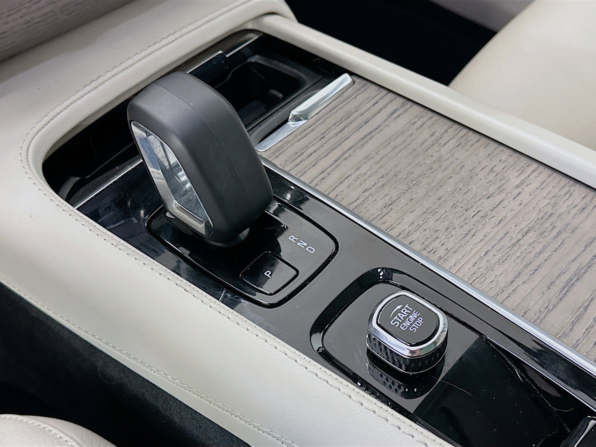 Used 2023 Volvo XC90 B6 Core w/ Protection Package Premier image 25