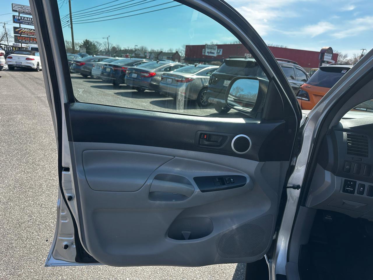 Used 2013 Toyota Tacoma 4x4 Access Cab V6 w/ SR5 Pkg image 15