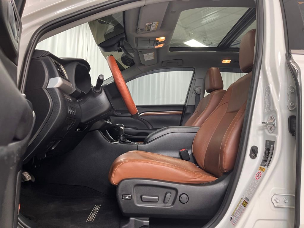 Used 2019 Toyota Highlander Limited AWD/4WD image 11