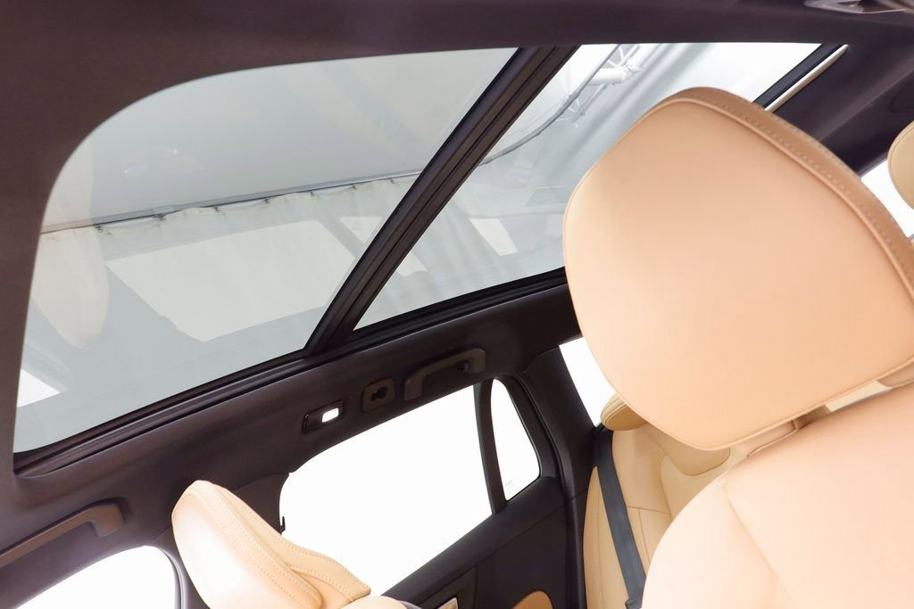 Used 2024 Volvo V60 B5 Cross Country Ultimate image 14