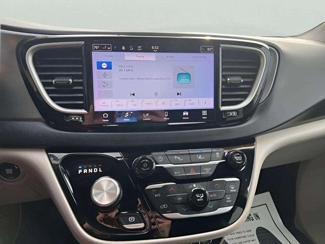 Used 2023 Chrysler Pacifica Touring-L image 10