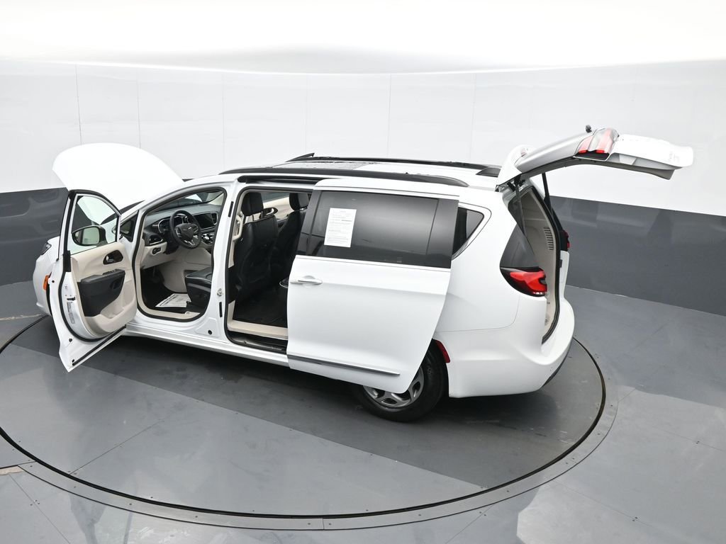 Used 2023 Chrysler Pacifica Limited image 38
