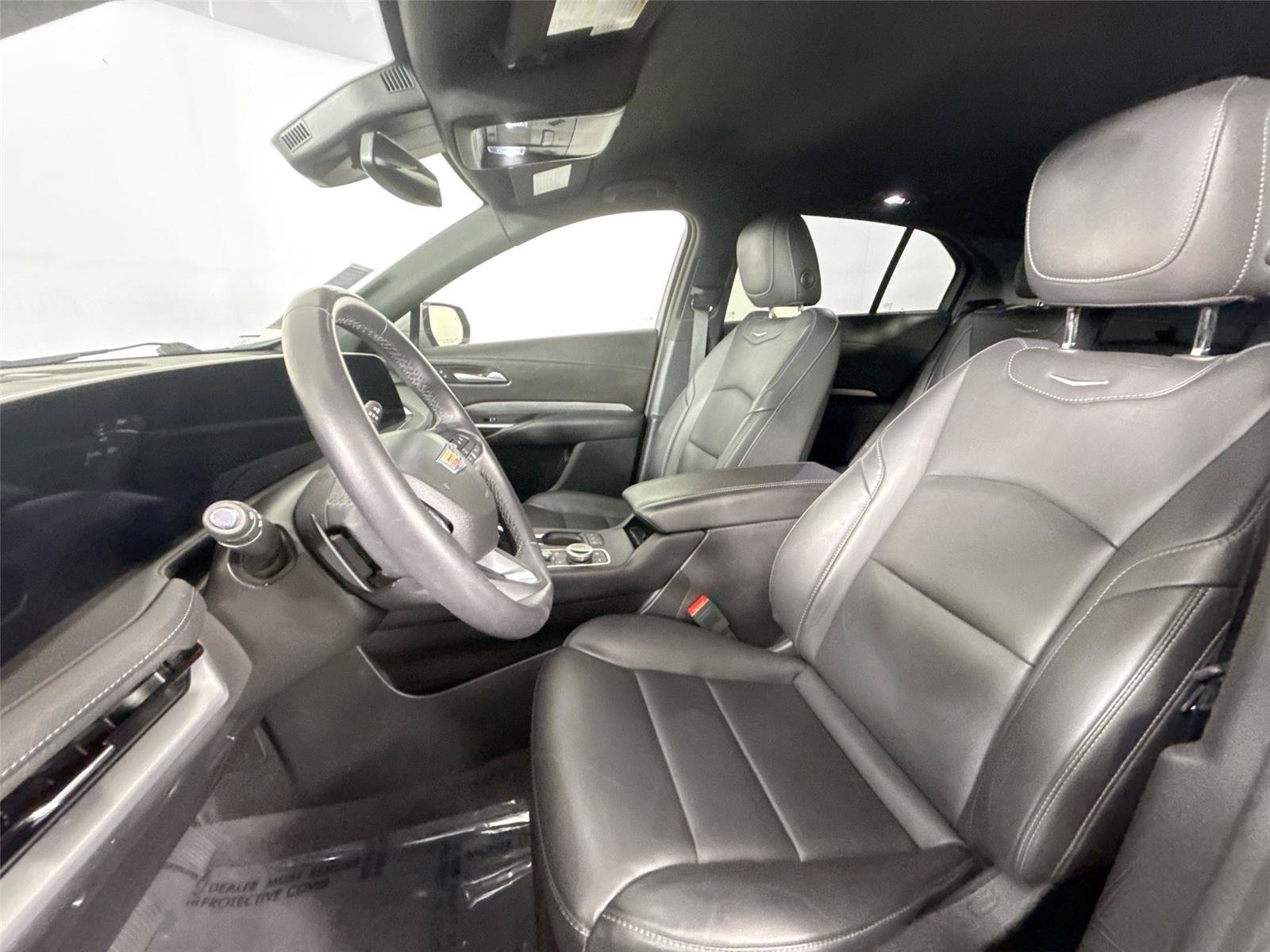 Used 2025 Cadillac XT4 Premium Luxury FWD image 3