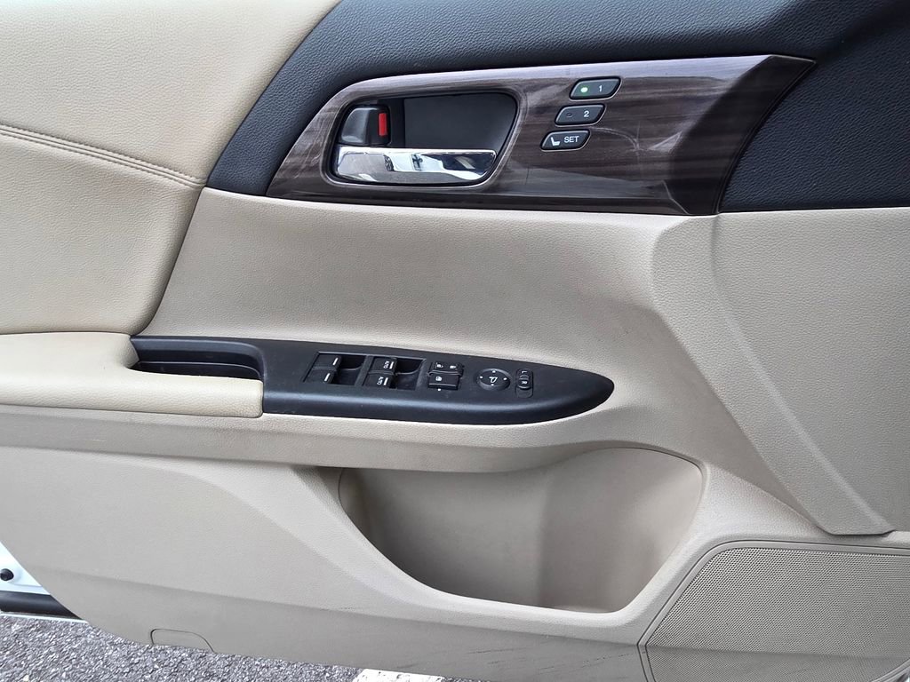 Used 2016 Honda Accord EX-L image 25