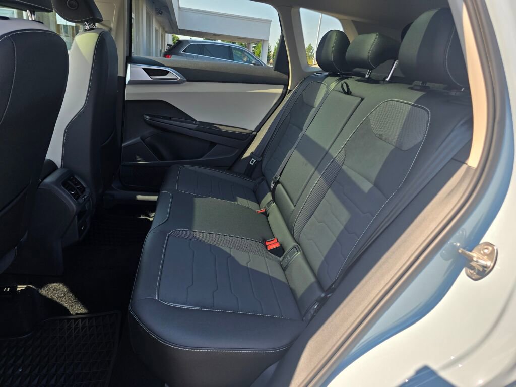 New 2025 Volkswagen Taos SE image 30