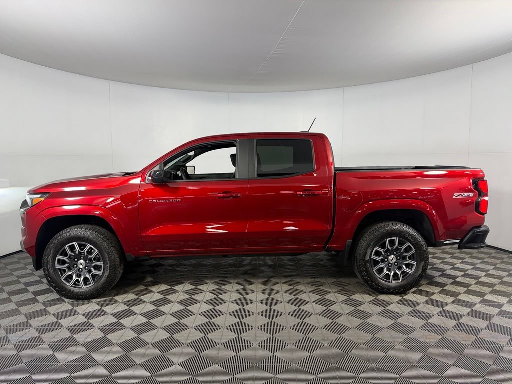 Used 2025 Chevrolet Colorado Z71 w/ Z71 Convenience Package 2 AWD/4WD image 11