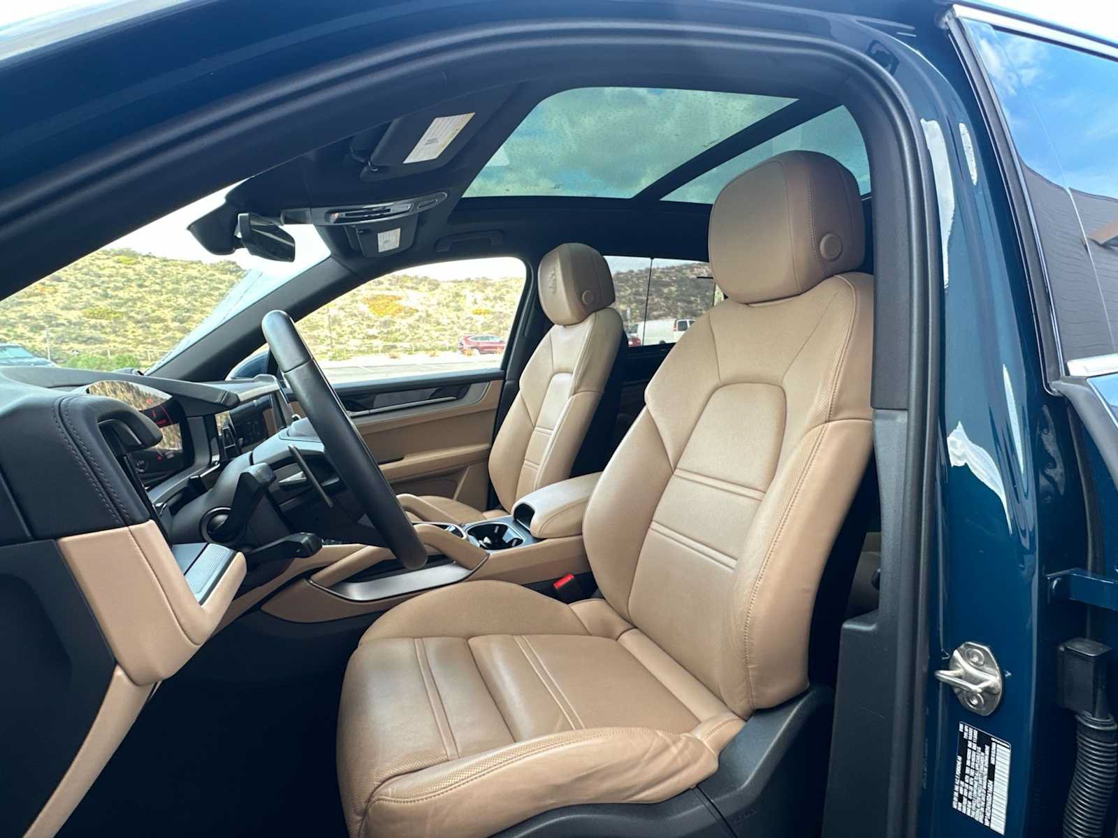 Used 2025 Porsche Cayenne E-Hybrid AWD/4WD image 5