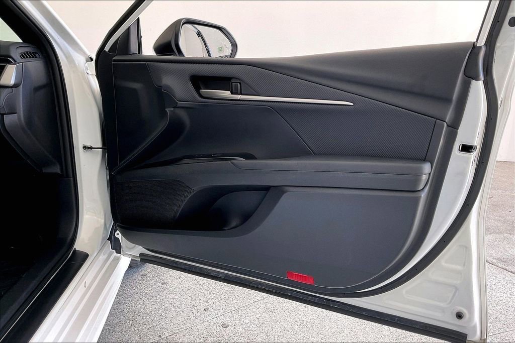 Used 2025 Toyota Camry SE image 25