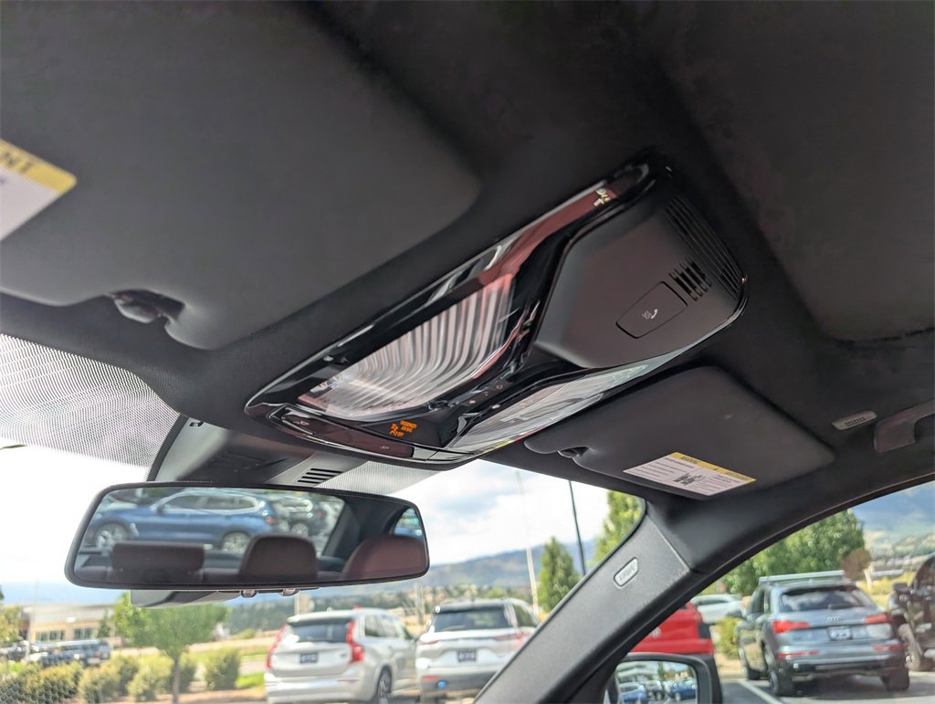 Used 2025 BMW 330i xDrive Sedan w/ Premium Package image 31