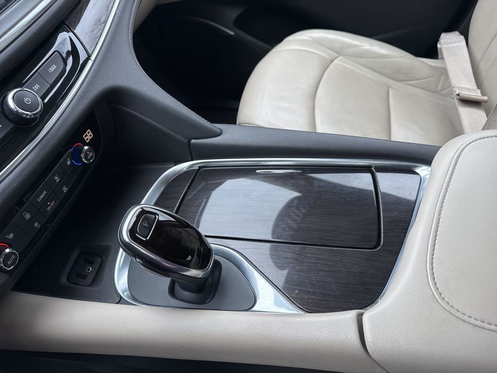 Certified 2018 Buick Enclave Essence FWD image 29