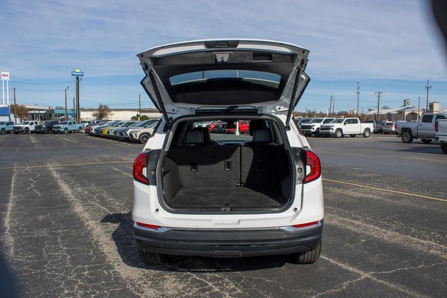 Used 2024 GMC Terrain SLT image 10