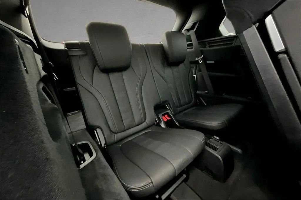 Used 2022 BMW X5 xDrive40i w/ M Sport Package AWD/4WD image 26