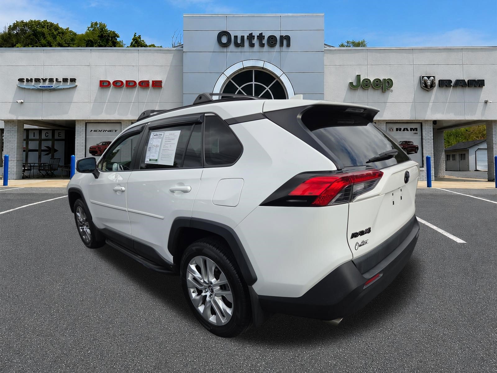 Used 2019 Toyota RAV4 LE AWD/4WD image 6
