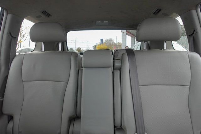 Used 2012 Toyota Highlander Limited w/ Tow Pkg image 16