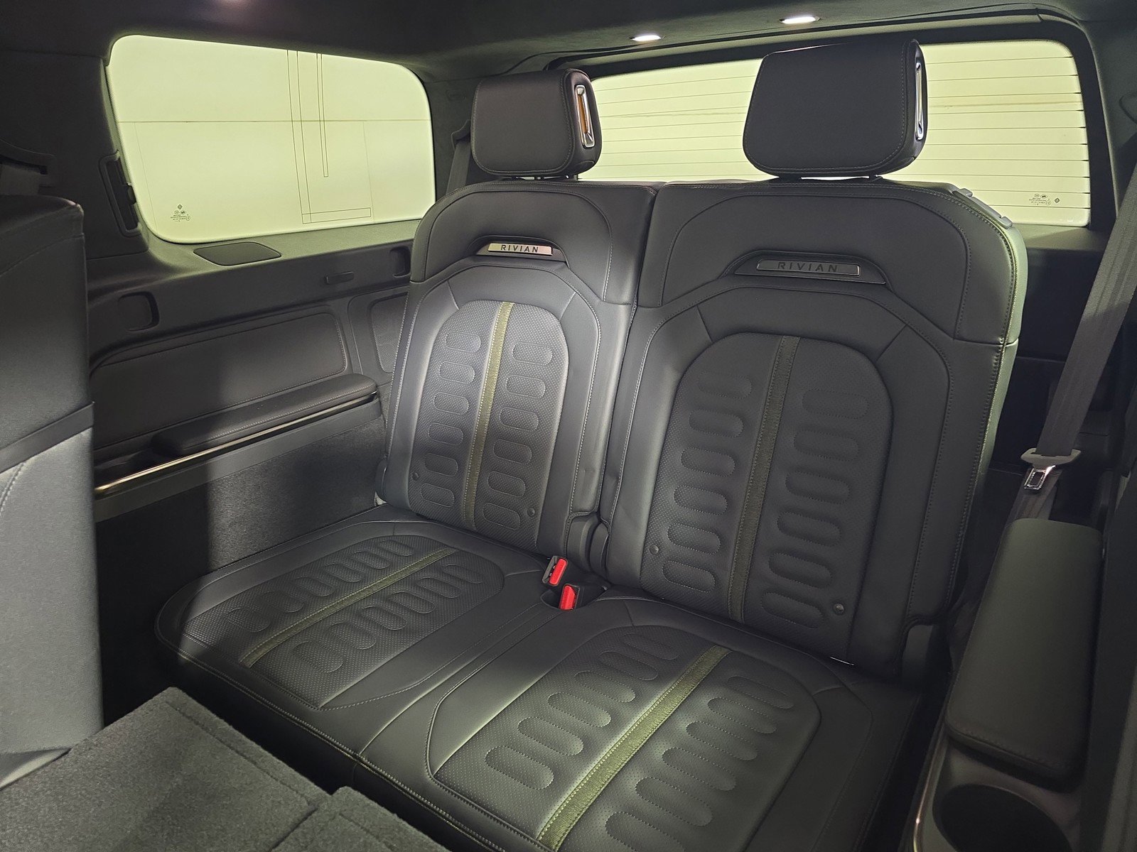 Used 2022 Rivian R1S Launch Edition image 22