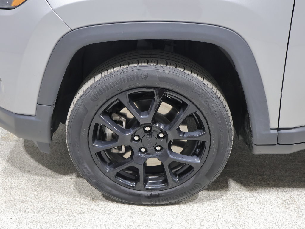 Used 2023 Jeep Compass Latitude AWD/4WD image 7