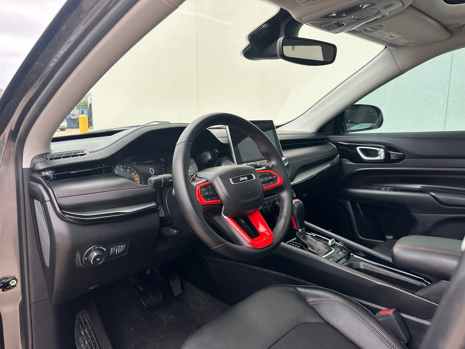 Used 2022 Jeep Compass Trailhawk w/ Sun and Sound Group AWD/4WD image 11