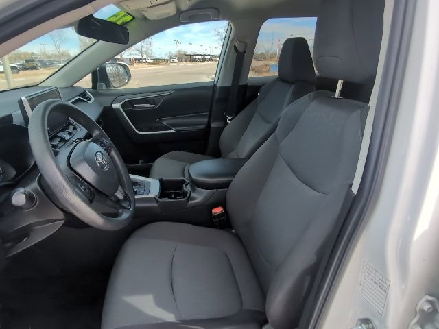 Used 2025 Toyota RAV4 XLE AWD/4WD image 12