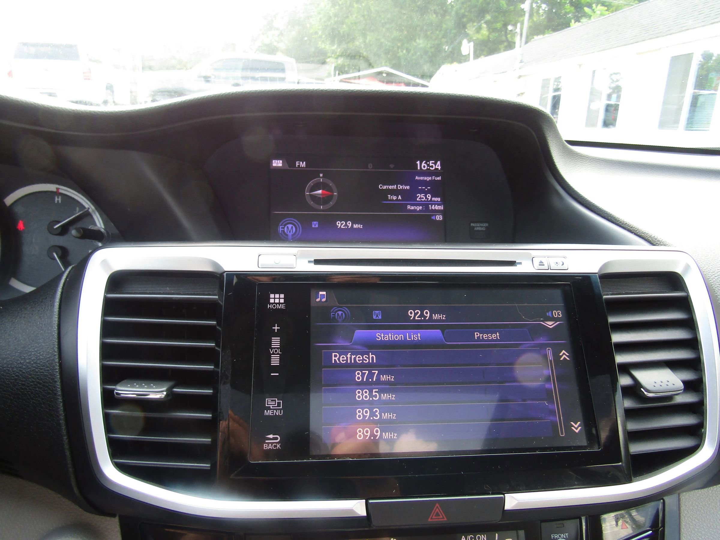 Used 2017 Honda Accord EX-L image 22