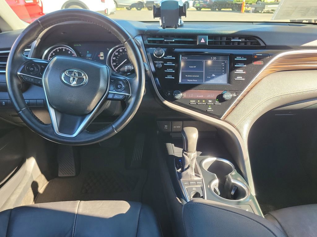 Used 2018 Toyota Camry XLE image 9
