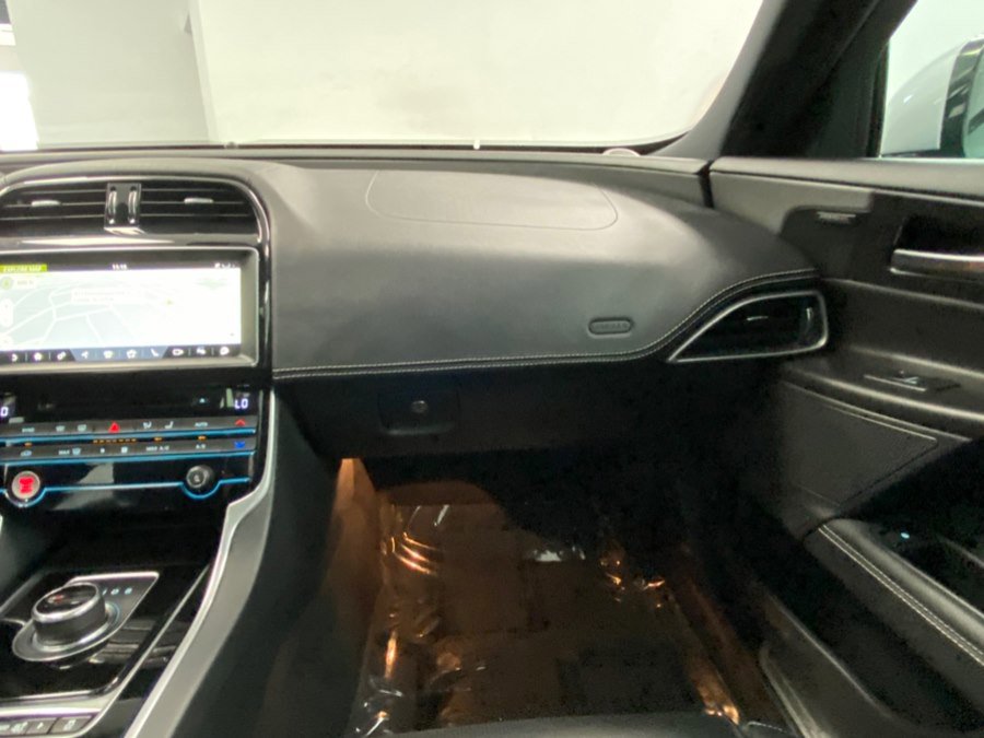 Used 2018 Jaguar XE S image 26