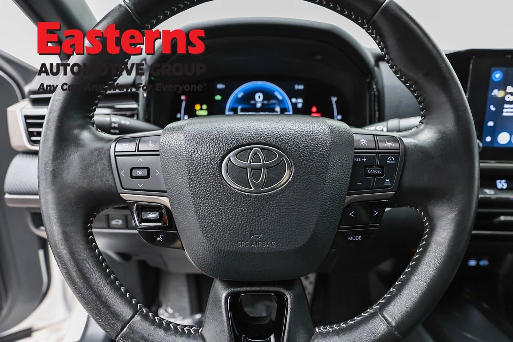 Used 2025 Toyota Camry SE w/ Convenience Package FWD image 10