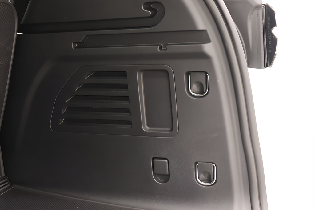 New 2027 Chevrolet Traverse LT w/ Sun and Wheel Package FWD image 30