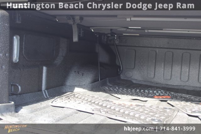 Used 2025 Jeep Gladiator Sport image 8