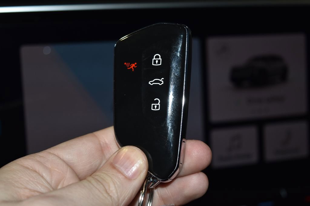 Used 2025 Volkswagen Atlas SE image 13