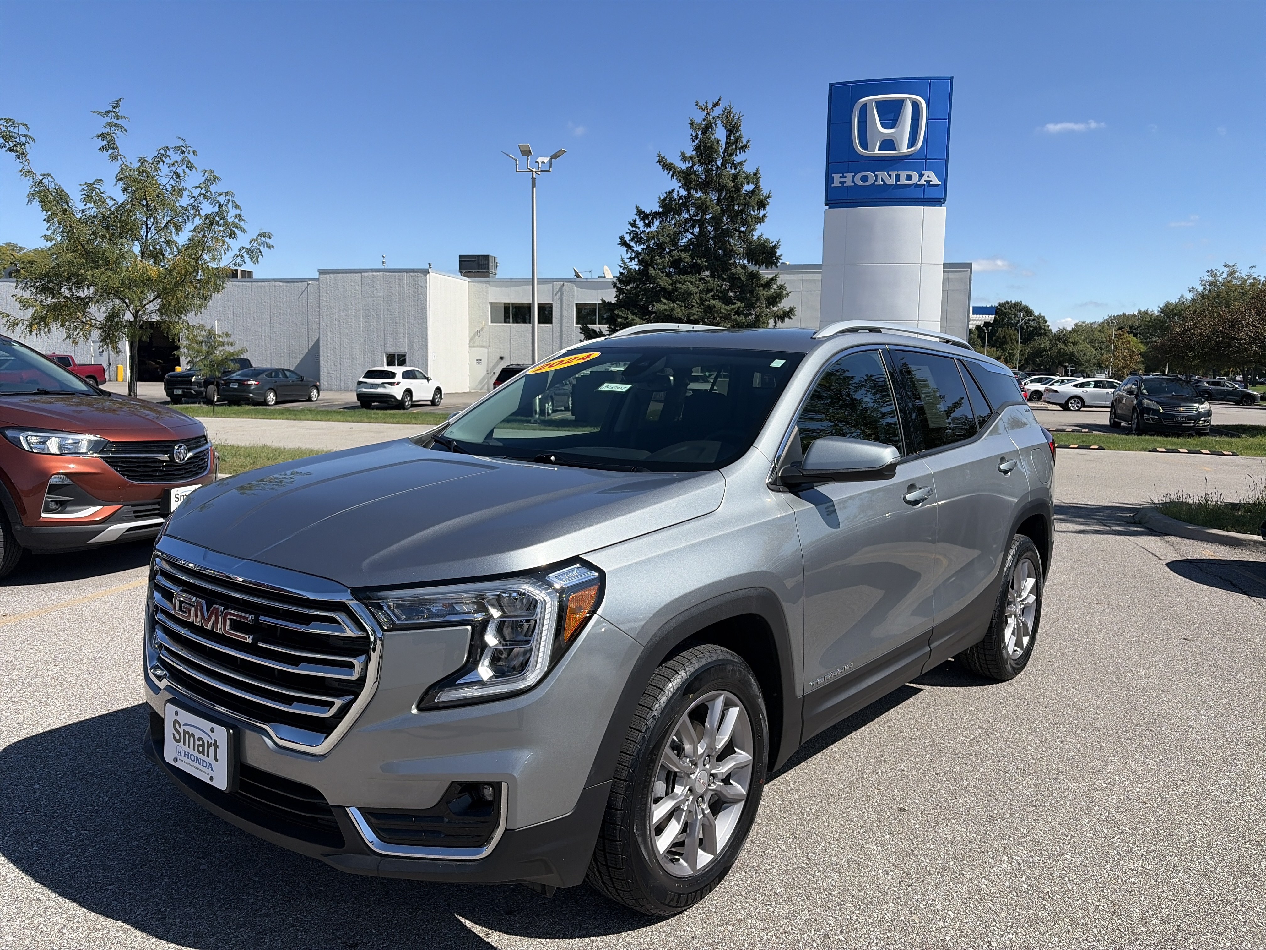 Used 2024 GMC Terrain SLT