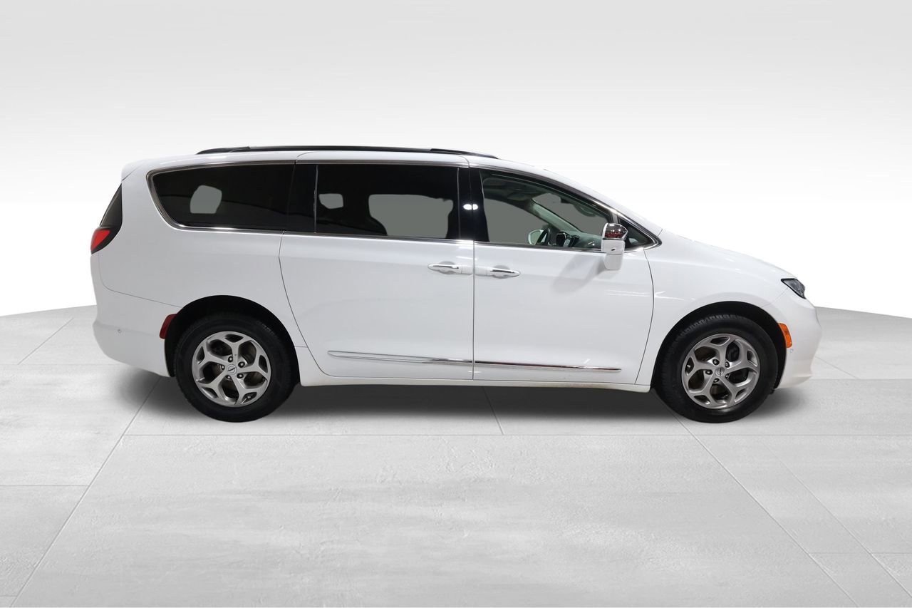 Used 2022 Chrysler Pacifica Limited image 5