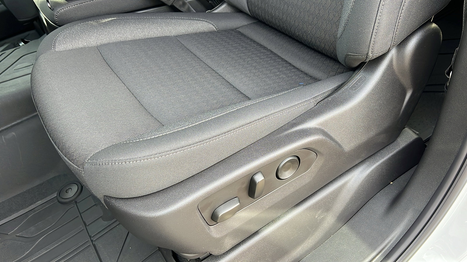 New 2025 Chevrolet Silverado 1500 Custom image 18