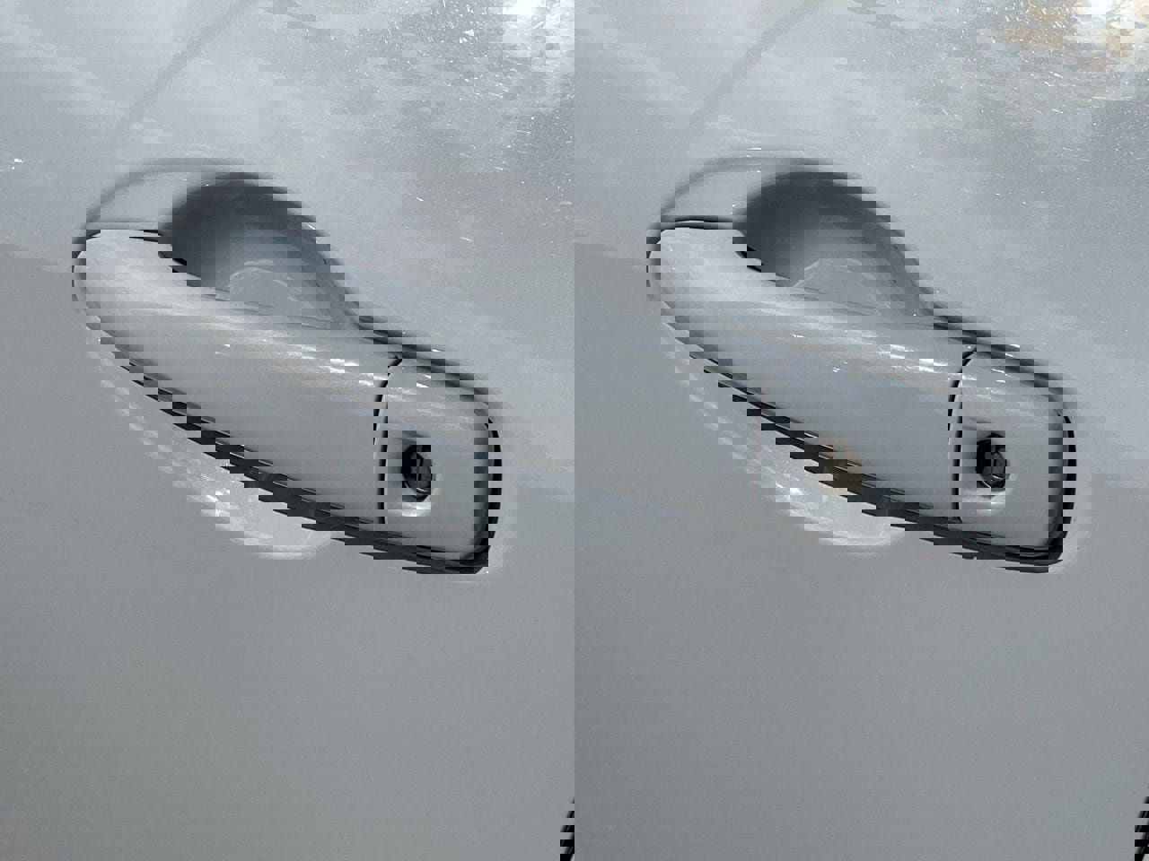 Used 2025 Nissan Versa SV image 10