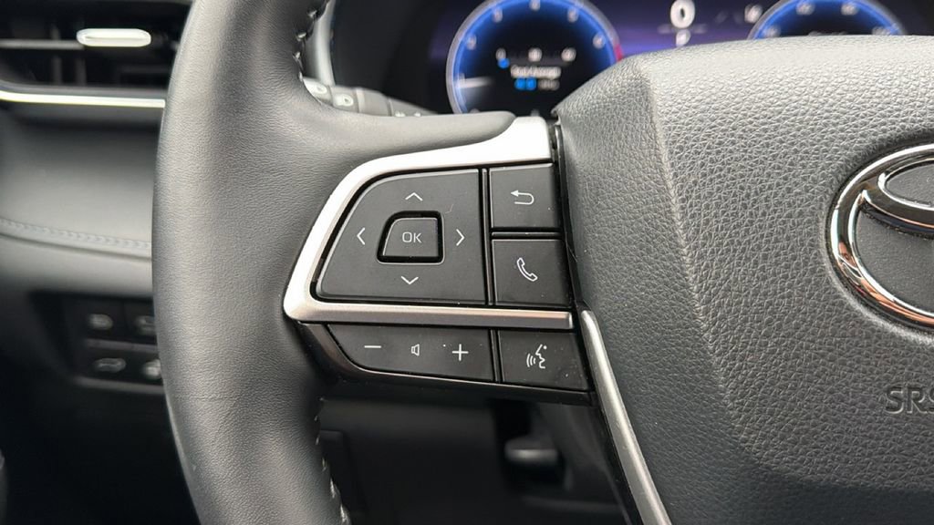 Used 2023 Toyota Highlander Platinum FWD image 25