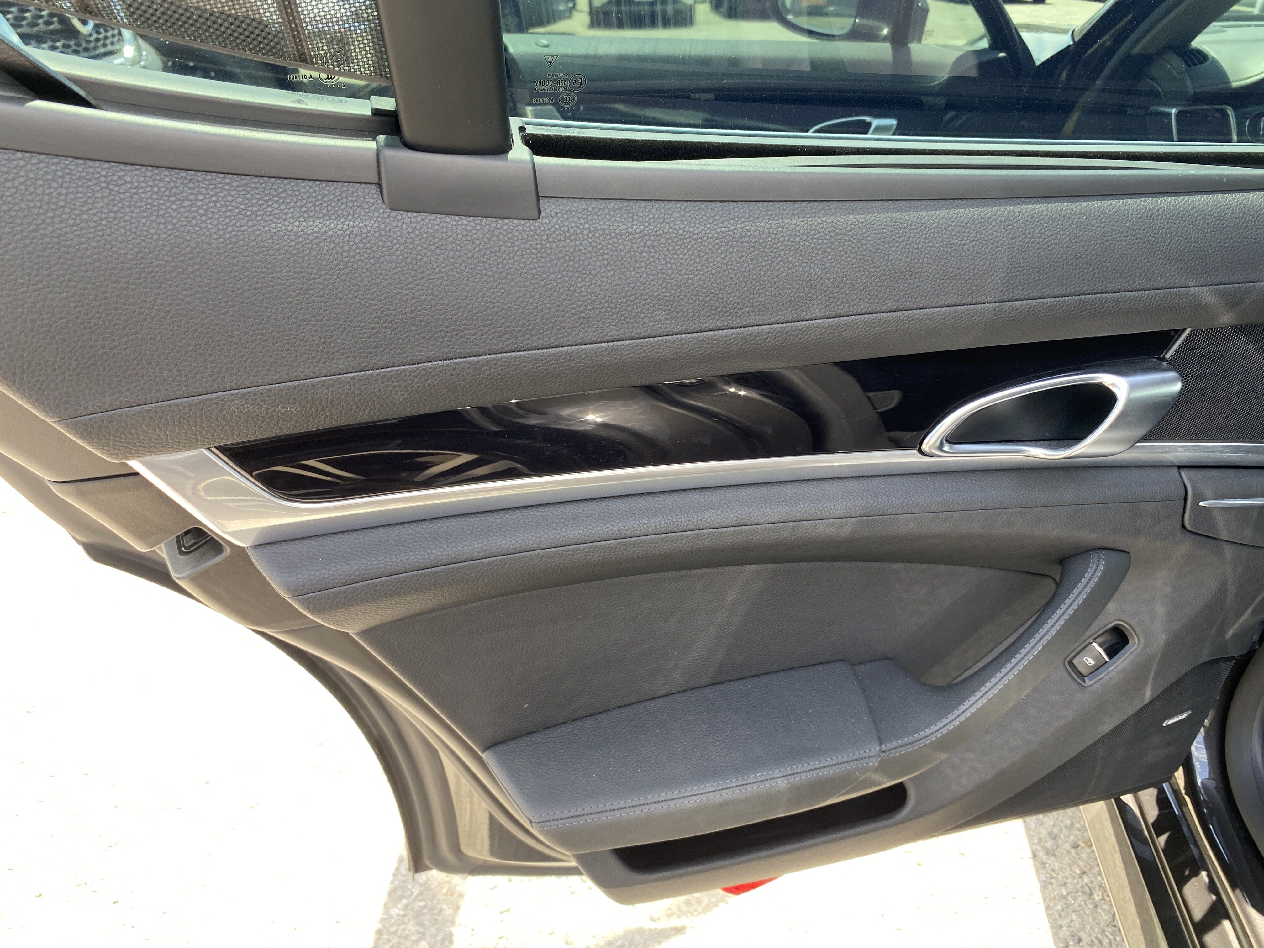 Used 2015 Porsche Panamera S RWD image 17