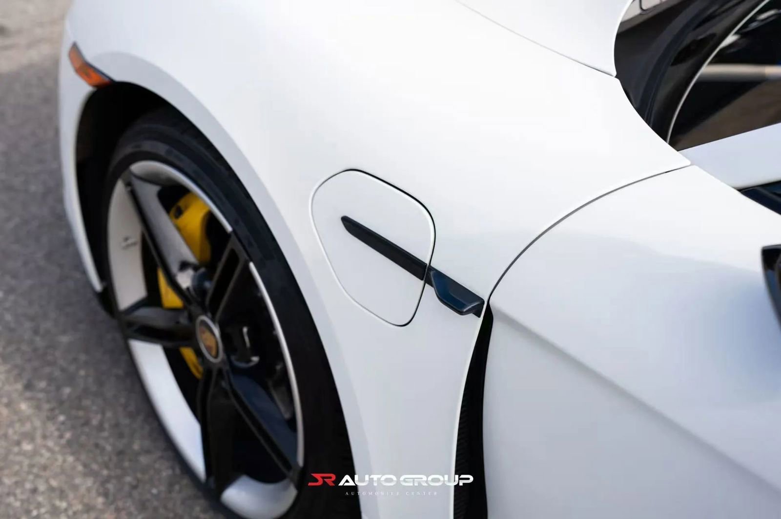 Used 2020 Porsche Taycan image 8